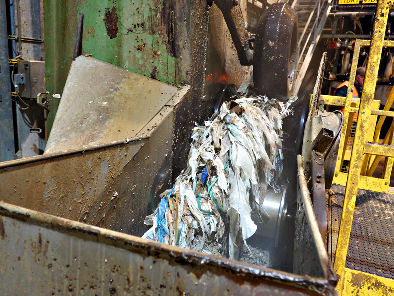 Kilometers plastic gevist uit recyclepulp