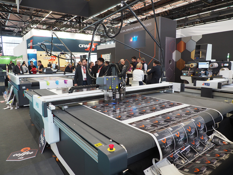 JWEI’s BK03II-2516-RM Digital Cuttingtable